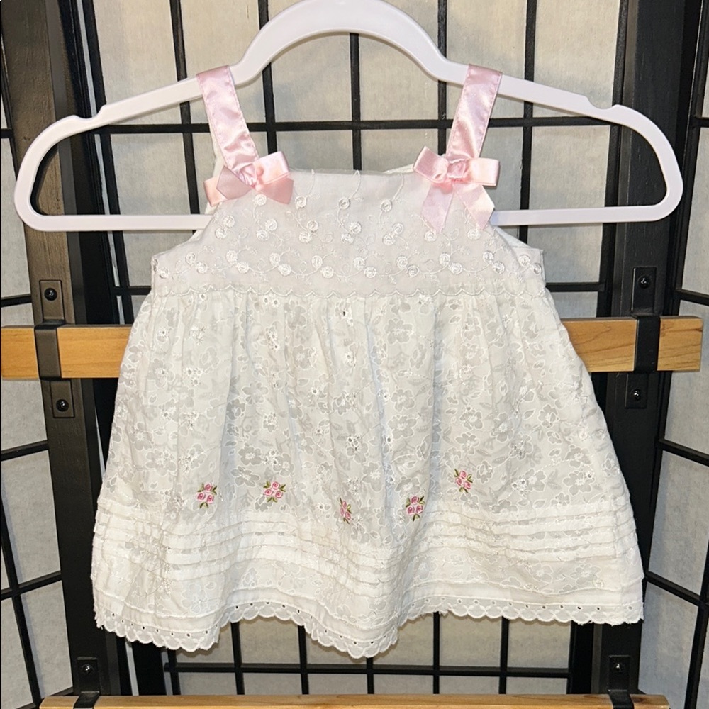 🦋White and Pink Casual Dress with Lace and Floral Embellishments 5/25$